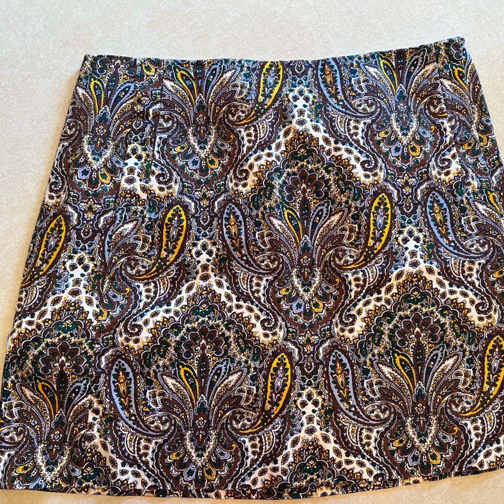 J crew Womens short skirt size 4 small tuck in waist paisley skirt.